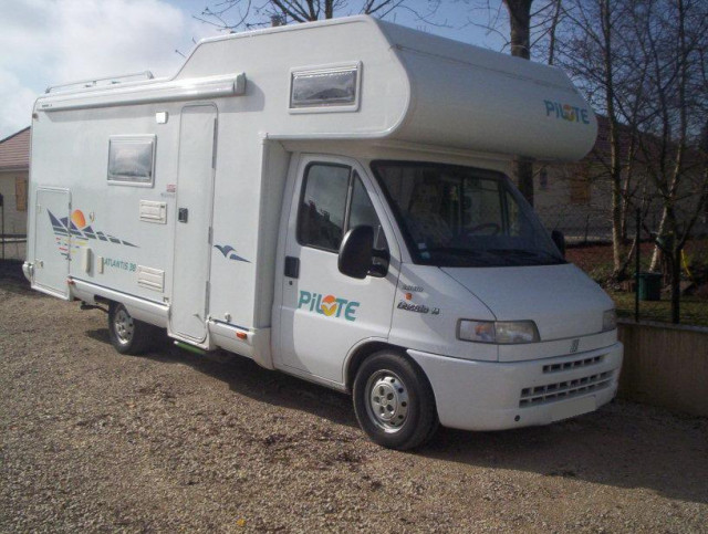 Wohnmobile Pilote Atlantic 38 - 12000€ - Autos nach Marken - meschede